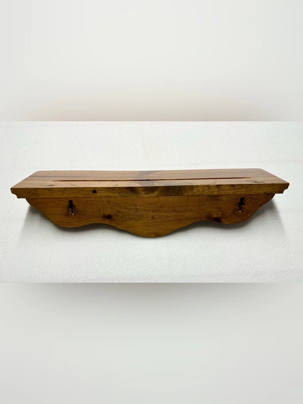 Vintage Hardwood Wall Shelf – Classic Curved Edge • Beveled Ledge